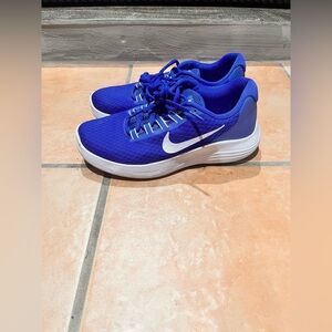 Women’s blue Nike size 6